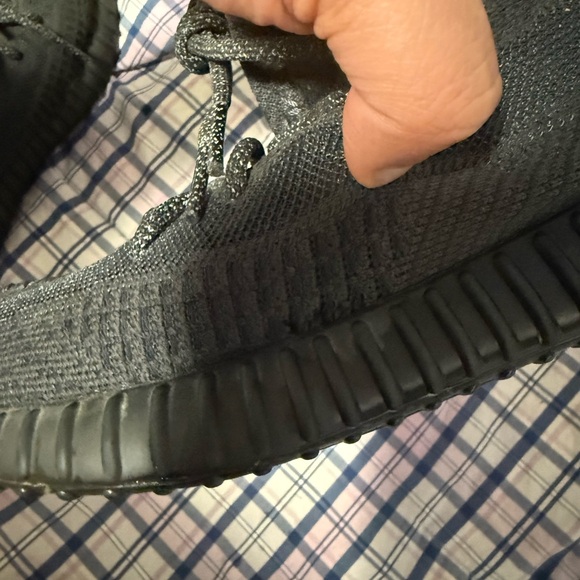 Yeezy boost 350 v2 black non reflective size 9 - Picture 7 of 13
